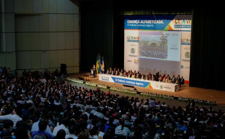 Lançamento do programa Criança Alfabetizada, no Recife (PE). Foto: Consed/Reprodução.