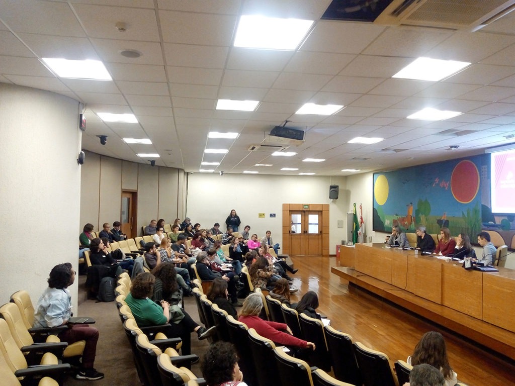 Entre 100 e 170 pessoas estiveram presentes em cada uma das mesas de debate durante o lançamento da Bancada da Educação, no auditório Prestes Maia da Câmara Municipal de São Paulo.