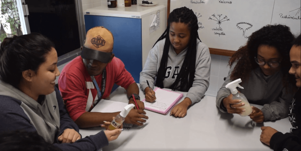 Estudantes pesquisadores do projeto “DesPóluir”, vencedor nacional em 2017