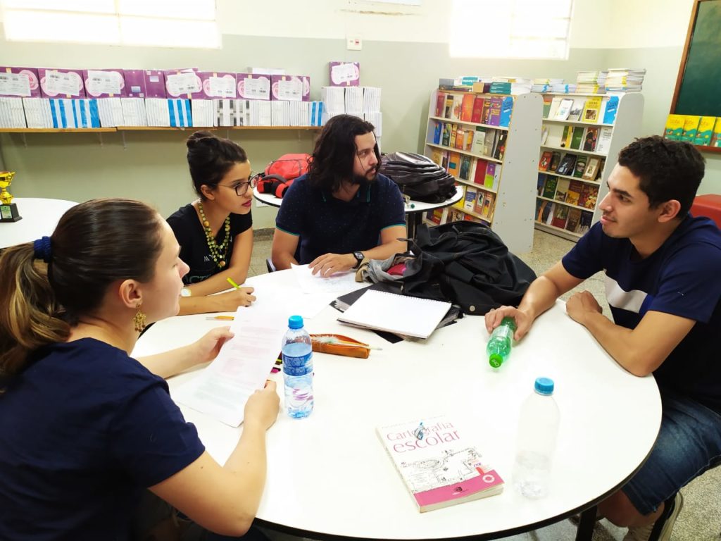 Equipe de professores da  EE Teotônio Vilela discutindo o projeto. Foto: arquivo pessoal