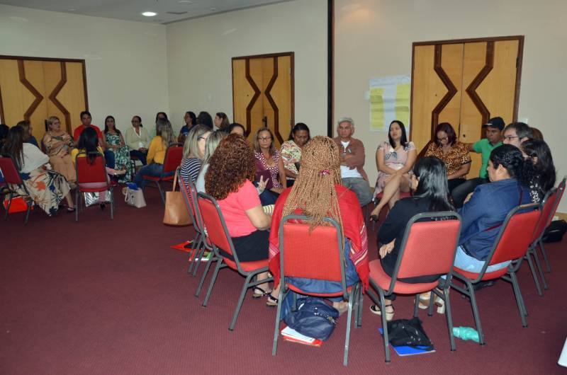 Pessoas reunidas em sala, com formação presencial no Pará.